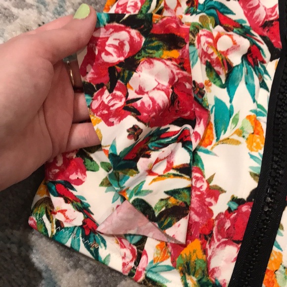 H&M cropped swim top - Picture 4 of 4